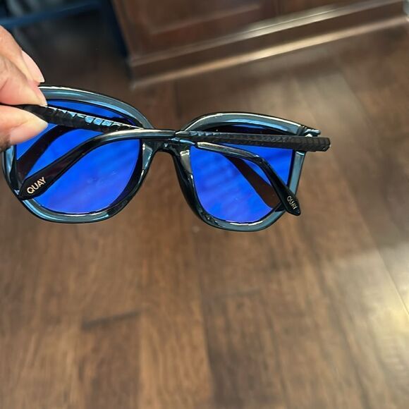 Quay Australia Black Sunglasses W/Hard Case - Picture 4 of 6